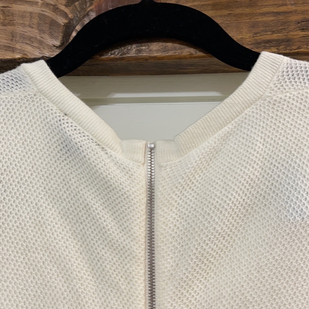 Express Sweater - Picture 5 of 6